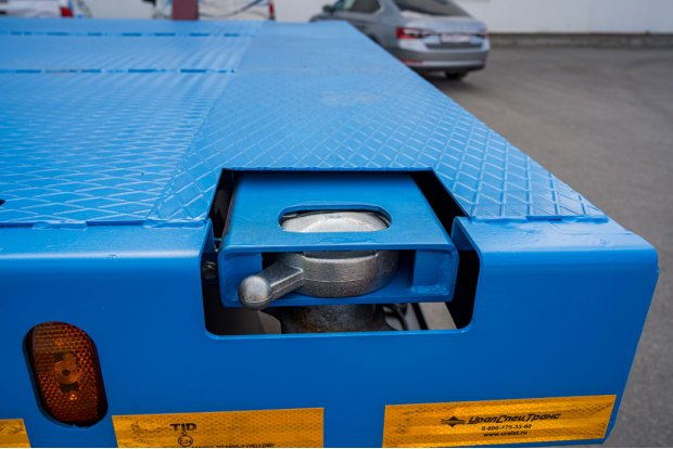 Контейнеровозный фитинг