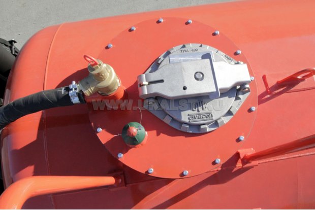 Заливная горловина цистерны. Люк CIVACON