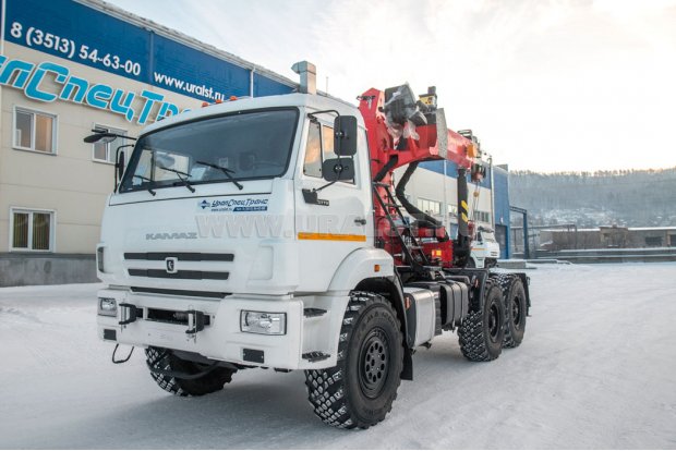 Седельный тягач Камаз 43118-46 с краном-манипулятором ИТ-180