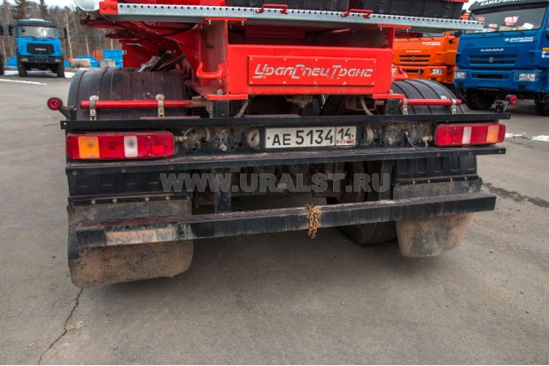 Заднее защитное устройство