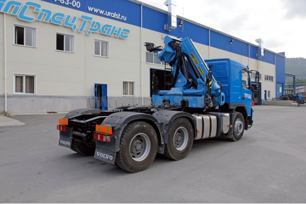 Седельный тягач Volvo FM-Truck с крано-манипуляторной установкой ИМ-180-05