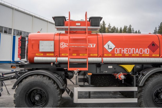 Лестница для подъема на площадку обслуживания цистерны