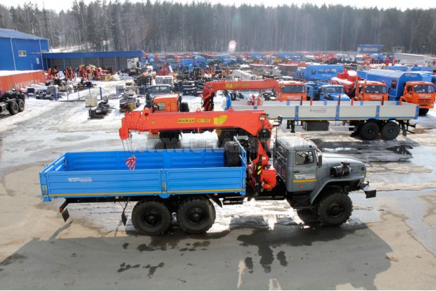 Автомобиль бортовой Урал 4320-72М с КМУ ИТ-180