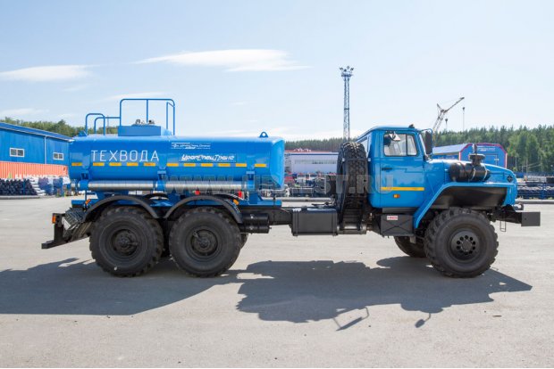 Автоцистерна для технической воды АЦВ-8 УСТ 5453 Урал 4320-1951-60
