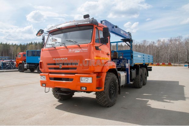 Бортовой автомобиль с КМУ Dong Yang SS1956 (тросовый) УСТ 5453 Камаз 43118
