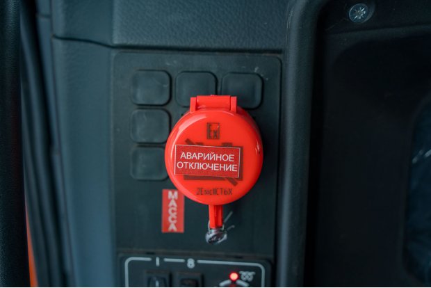 Кнопка отключения массы в кабине по ДОПОГ