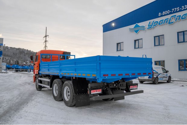 Бортовой контейнеровоз Камаз 65115