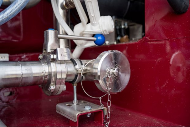 Трубопровод слива, резьбовое соединение, запорная арматура