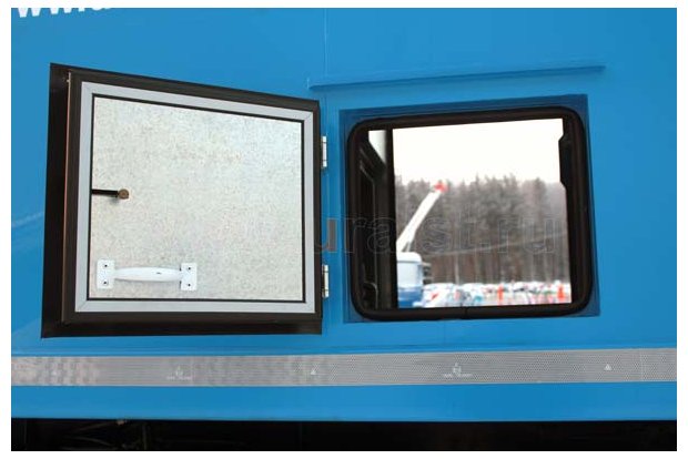 Люк для быстрого доступа к сварочному выпрямителю