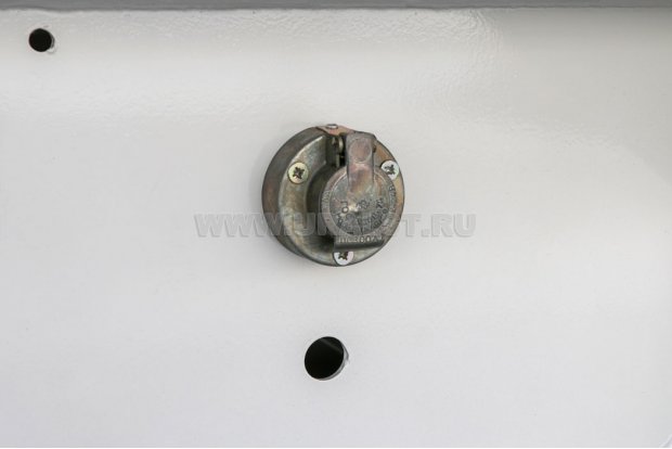 Розетка 24V для внешних потребителей