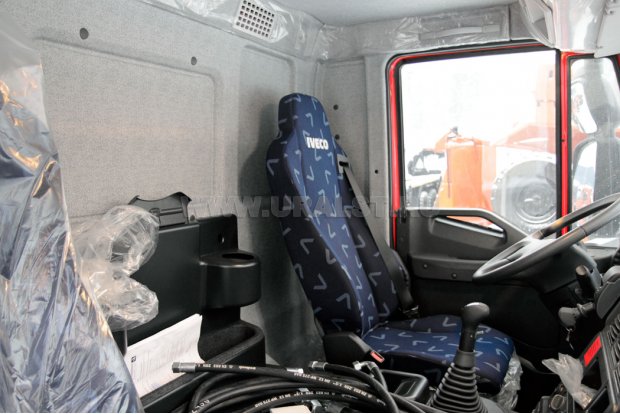 Кабина водителя сортиментовозного автомобиля IVECO-AМТ