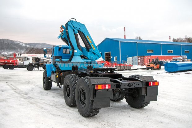 Седельный тягач Урал 4320 с крано-манипуляторной установкой ИМ-240