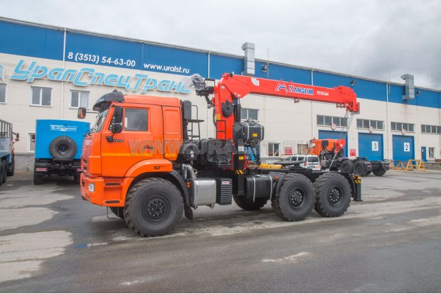 Седельный тягач с КМУ KS-2056 УСТ 5453 Камаз-43118-50 сп.м