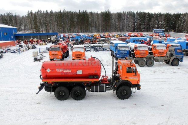 Автоцистерна нефтепромысловая АКН-11