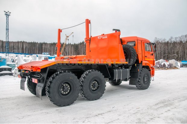 Лесовозный тягач УСТ-5453