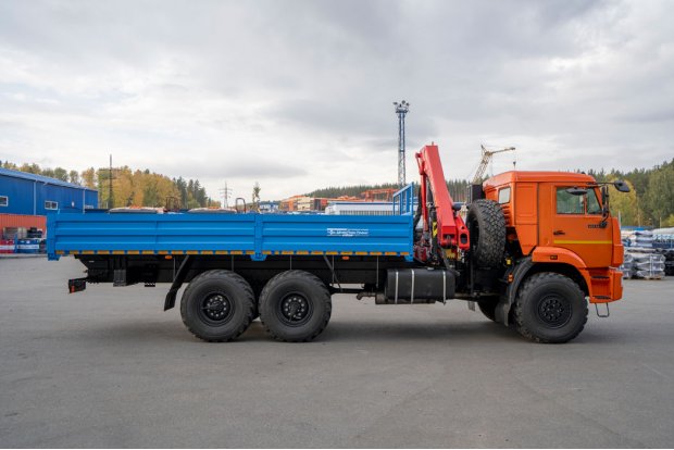 Автомобиль бортовой с КМУ ИМ-95 УСТ 5453 Камаз 43118, сп.м