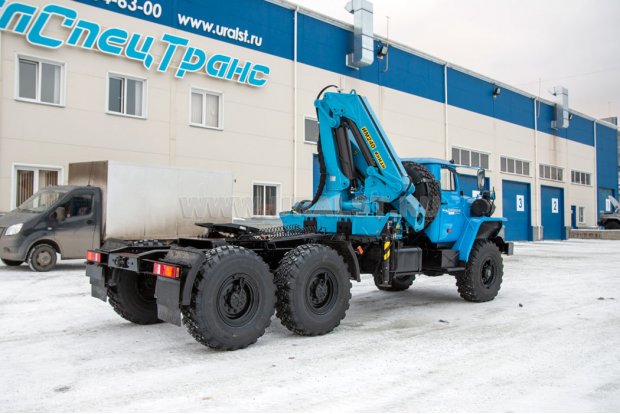 Тягач Урал 4320 с КМУ ИМ-240