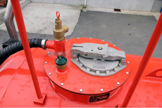 Заливная горловина цистерны. Люк CIVACON
