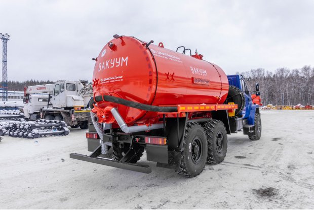 Автоцистерна вакуумная коммунальная МВ-10Т КО УСТ 5453 Урал NEXT 4320-6951-72, ревизионный люк
