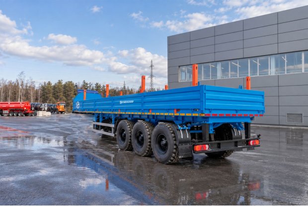 Автопоезд в составе седельного тягача Камаз 65955 (К-5) и ППК 40-32-12КБ
