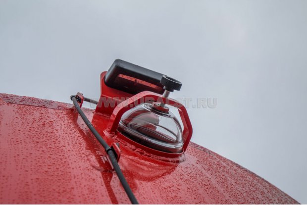 Смотровое окно емкости на заднем днище с подсветкой