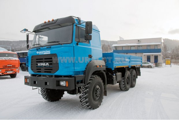 Бортовой автомобиль Урал М 5557