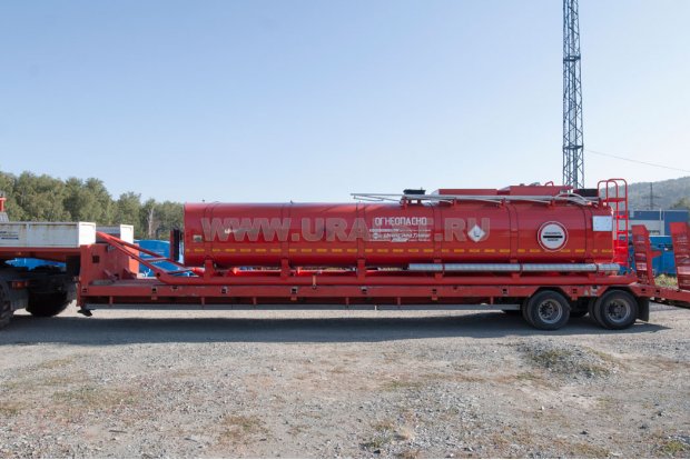 Контейнер-цистерна КЦ-25У на санях УСТ 94653А