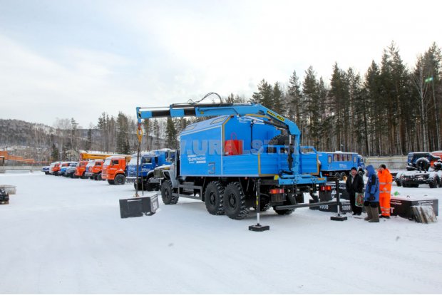 Фургон Урал Передвижная авторемонтная мастерская (ПАРМ) с КМУ ИМ-25