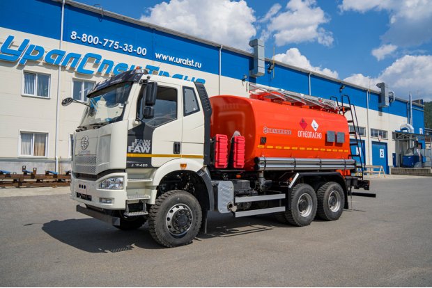 Автотопливозаправщик АТЗ 17-2Б УВТ-40 УСТ 5453 FAW 3250