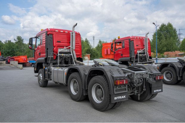 Седельный тягач SITRAK C7H 6х6