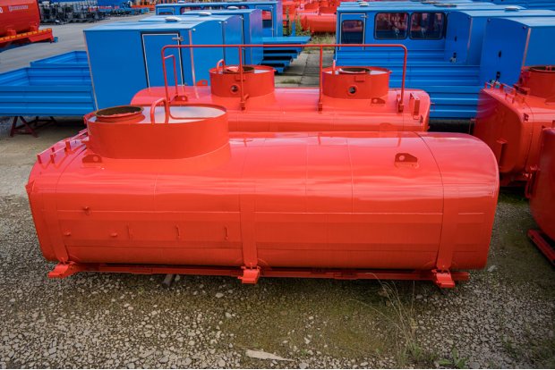 Цистерна с надрамником АТЗ-10Б