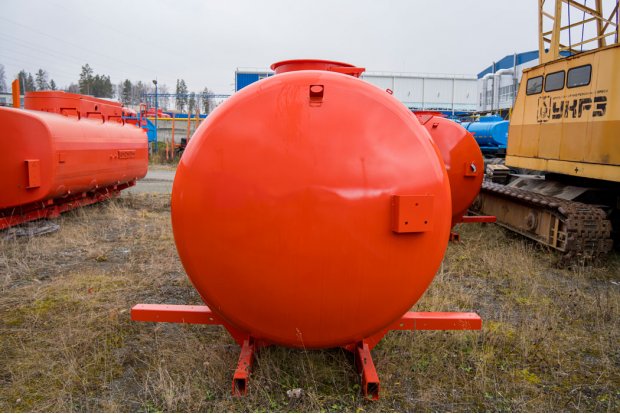 Цистерна с надрамником АКН (МВ) 10-ОД