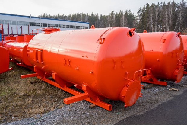 Цистерна с надрамником АКН (МВ) 10