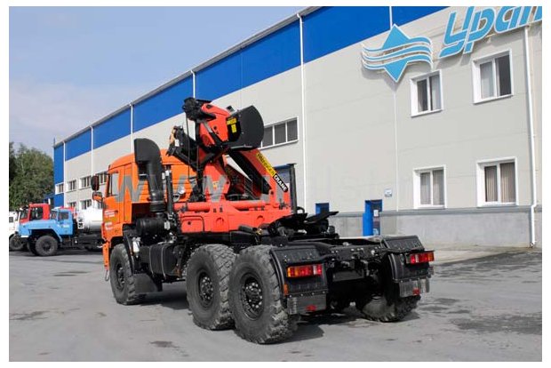 Седельный тягач Камаз с краном-манипулятором