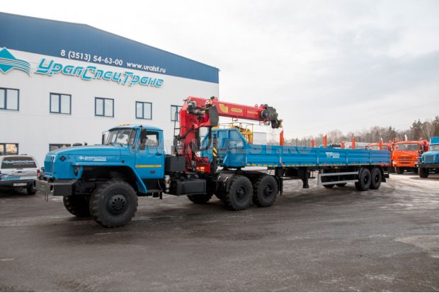 Седельный тягач Урал 4320 с краном-манипулятором ИТ-200 с ППБ