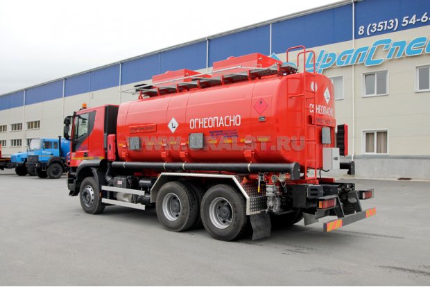 Автоцистерна УСТ-5453VA на шасси IVECO TRAKKER