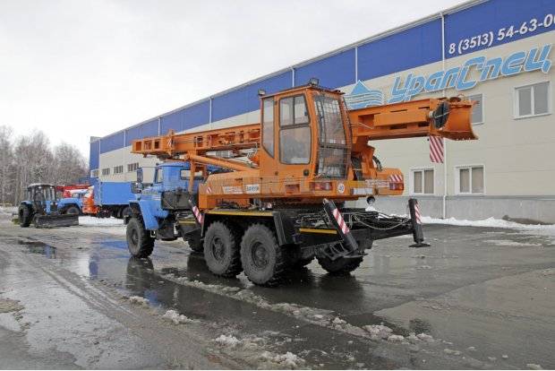 Бурильно-сваебойная машина на шасси Урал 4320-60