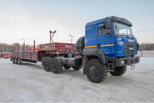 Полуприцеп тяжеловоз ППТ 26-32-11КБ УСТ 9465, уголковые трапы