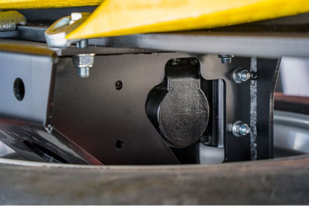 Крепление запасного колеса