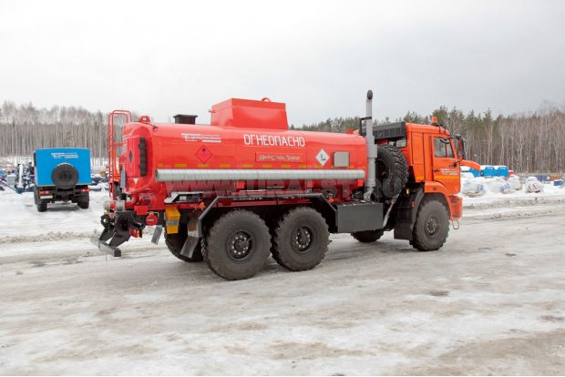 Автоцистерна для нефти АЦН-11 УСТ-5453 на шасси Камаз 43118-46