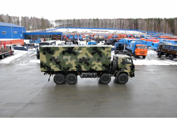 Автомобиль контейнеровоз Камаз 63501 с контернером на платформе