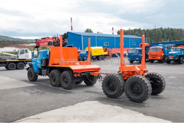 Автомобиль-тягач хлыстотовоз УСТ-5453 с ГМ Epsilon M130L97 + Роспуск лесовозный УСТ-94651