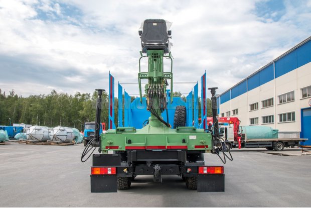 Сортиментовоз Урал с ГМ