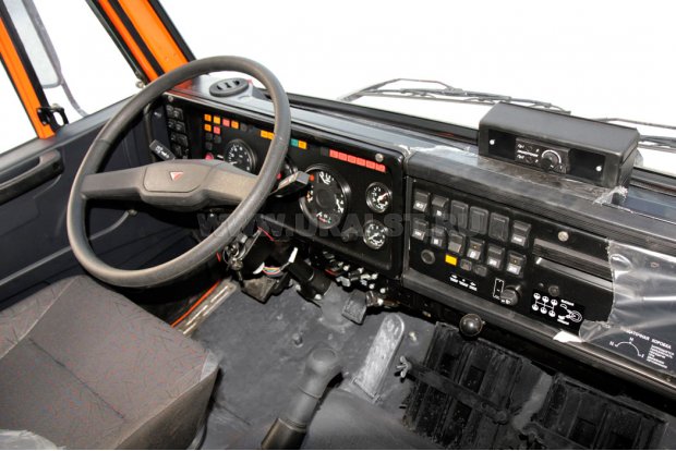 Приборная панель автомобиля Камаз 43118-1049-10
