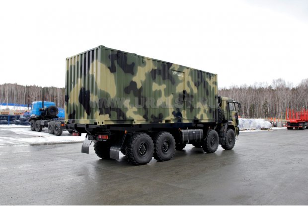 Автомобиль контейнеровоз Камаз 63501 с контернером на платформе