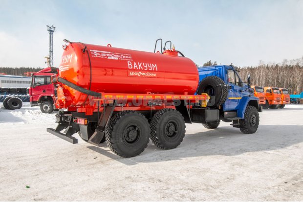 Вакуумная машина МВ-10 КО УСТ 5453 Урал NEXT 4320-6951-72 ревизионный люк