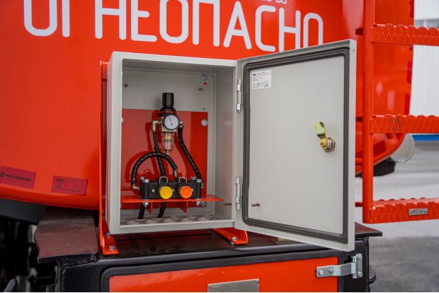 Пневмо управление донным клапаном, манометр