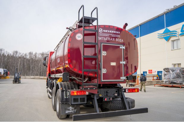 Лестница для подъема на площадку обслуживания цистерны