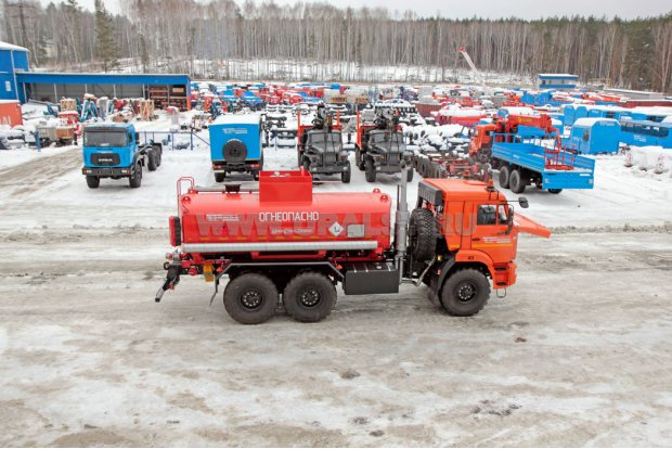 Автоцистерна для нефти АЦН-11 УСТ-5453 на шасси Камаз 43118-46