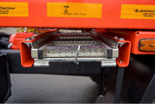 Лестница выдвижная в транспортном положении